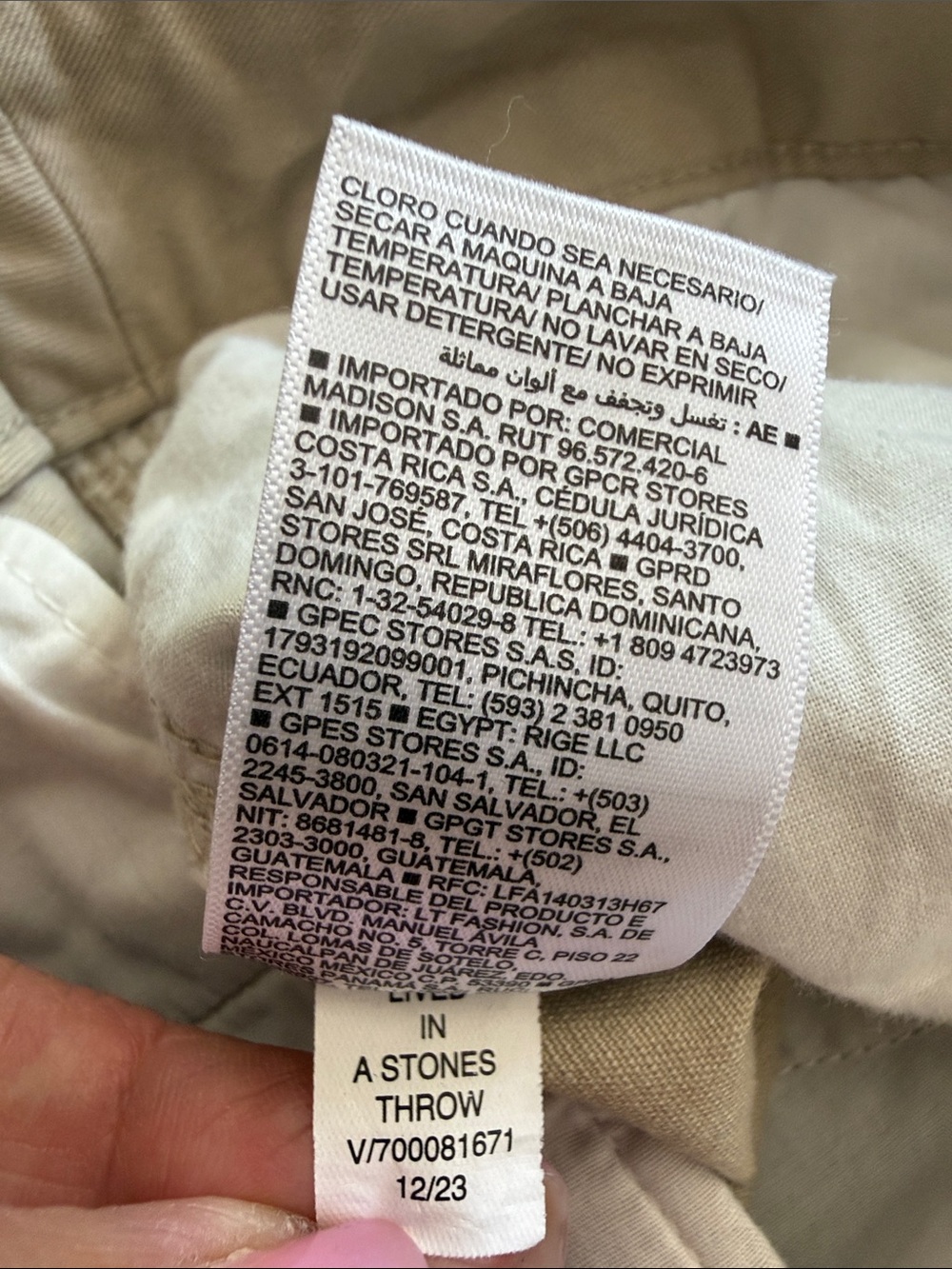 Old Navy Men's Cargo Lived-In Straight Shorts in Beige. Size: 34 - Picture 7 of 7